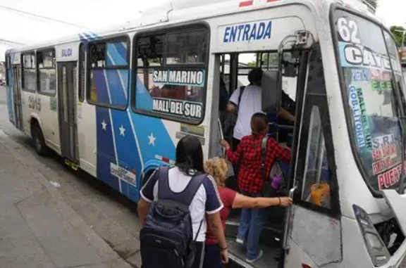 Transporte público vuelve a circular tras paro en Lima