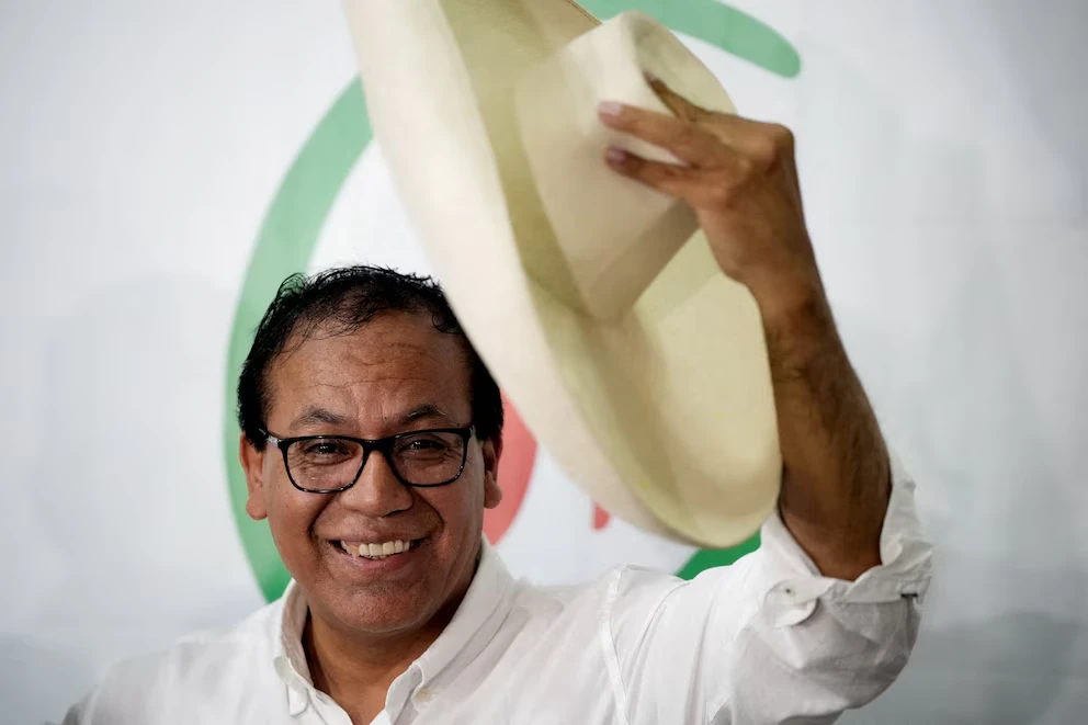 Sánchez calla ante denuncia por fondos de campaña
