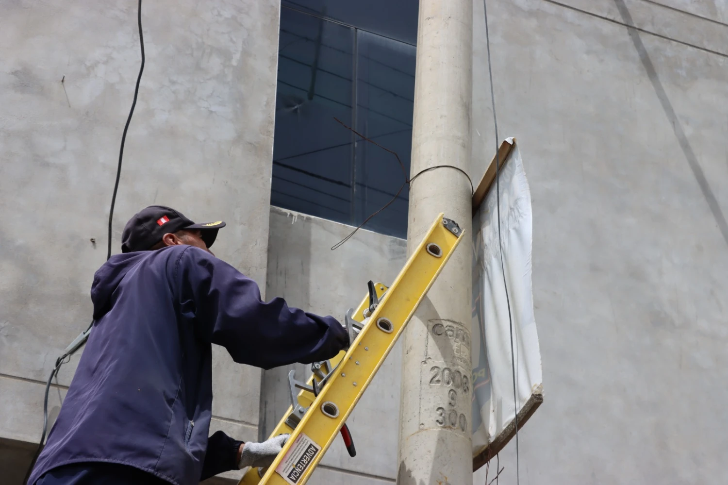 Retiran propaganda electoral cerca de locales en Chilca