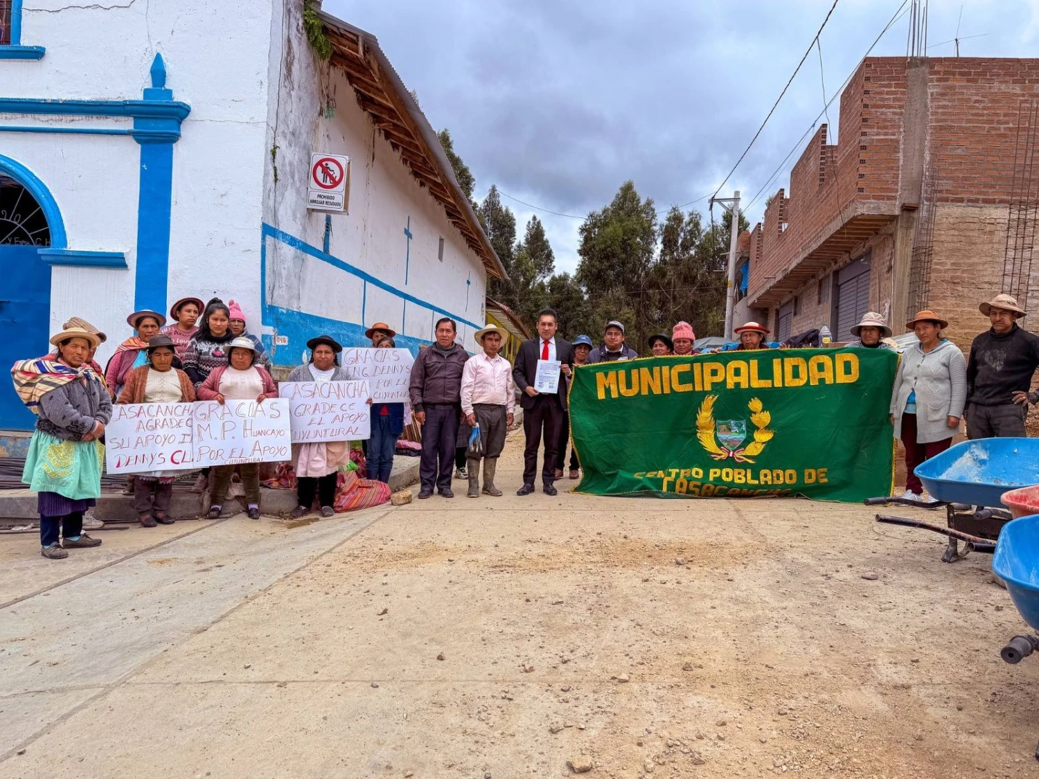 Huancayo impulsa obras con entrega de materiales