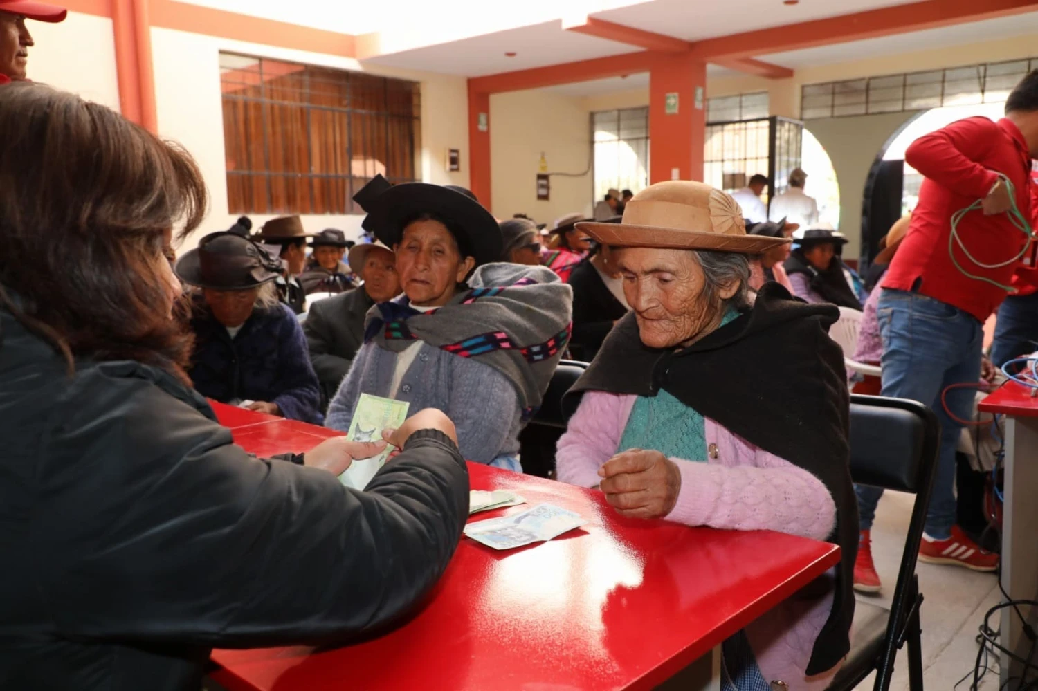 Adelantan pago de Pensión 65 a 1,700 adultos mayores