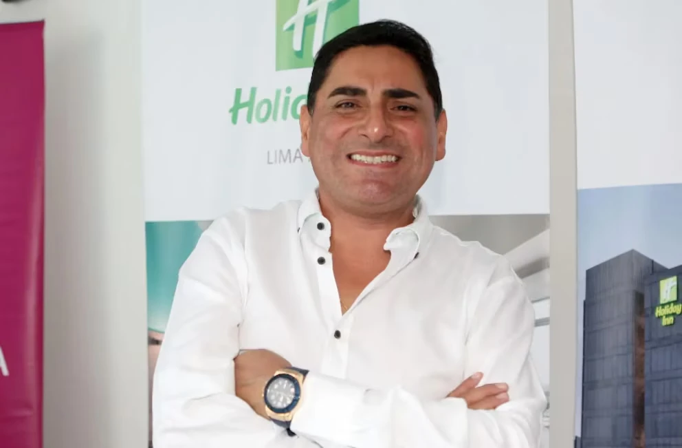 Álvarez desplaza a López Aliaga en encuesta Ipsos