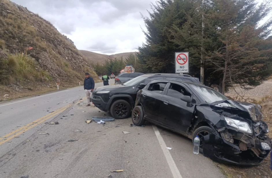 Accidente en la Carretera Central: choque de cisterna con tres autos deja varios heridos