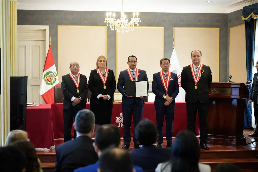 JNE acuerda revisar de oficio las proclamaciones de alcaldes y gobernadores