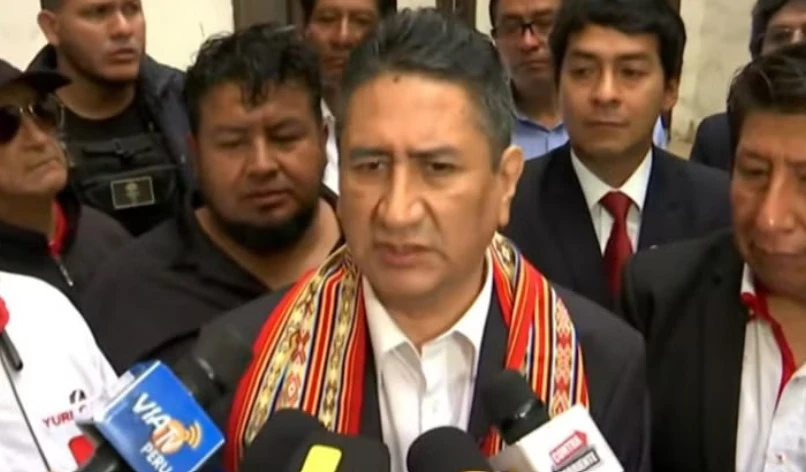 Vladimir Cerrón reaparece tras fallo del TC y niega haber salido del Perú