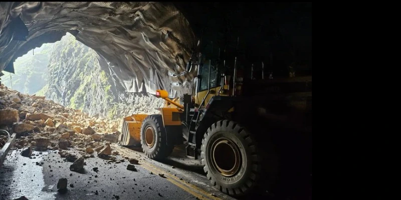 Derrumbe bloquea el km 87 de la Carretera Central