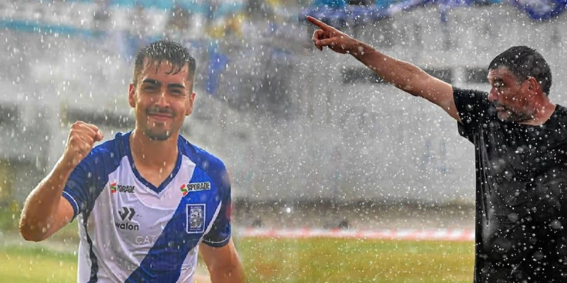 Alianza Atlético golea 4-1 a Binacional bajo tormenta