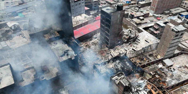 Incendio en Barrios Altos: control al 90%, fin cercano