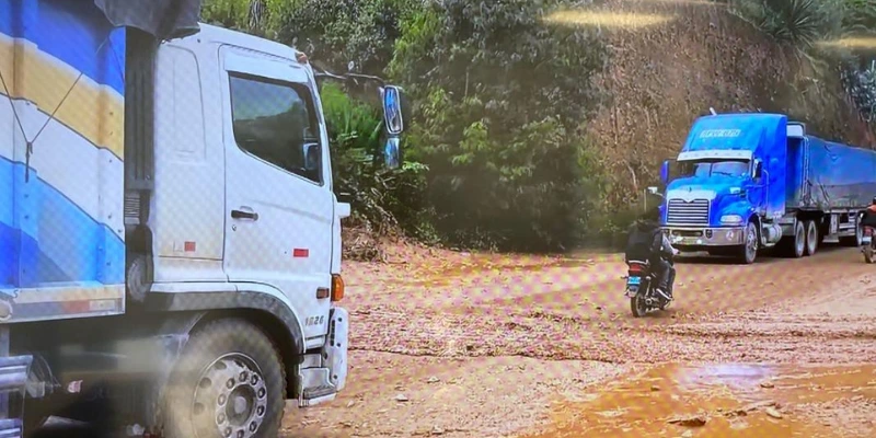 Huaicos bloquean la Carretera Central y causan estragos

