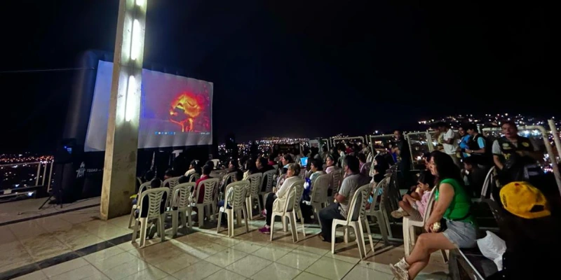 Policía lleva cine comunitario a zona golpeada por crimen