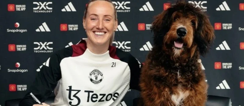 Millie Turner renueva con el United, pero su perro brilla