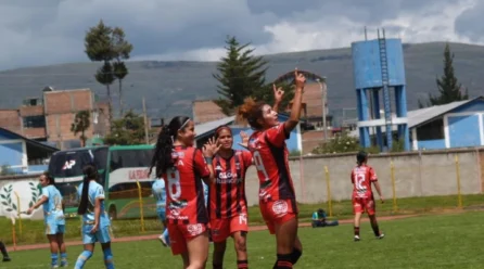 Flamengo golea y celebra su primer triunfo en liga