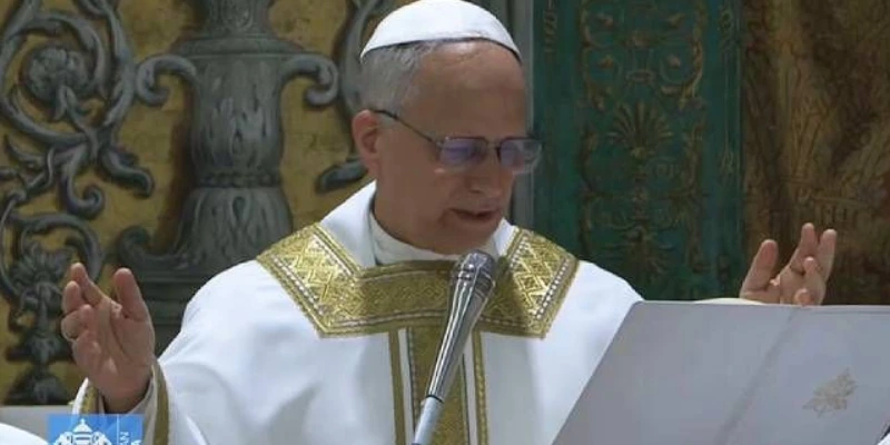 Papa León XIV celebra su primera misa en el Vaticano