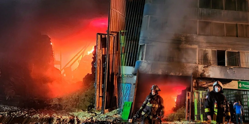 Incendio en San Luis alarma por químicos y heridos