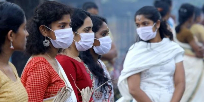 "India reporta 1,000 nuevos casos de COVID: Alerta roja"