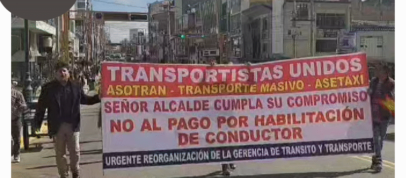 Transportistas exigen renuncia del gerente por cobros