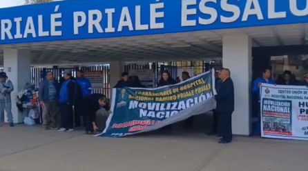 Trabajadores exigen insumos en EsSalud