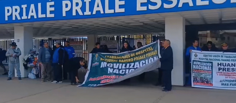 Trabajadores exigen insumos en EsSalud