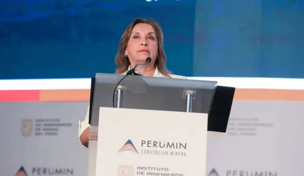 Boluarte respalda millonario rescate a Petroperú