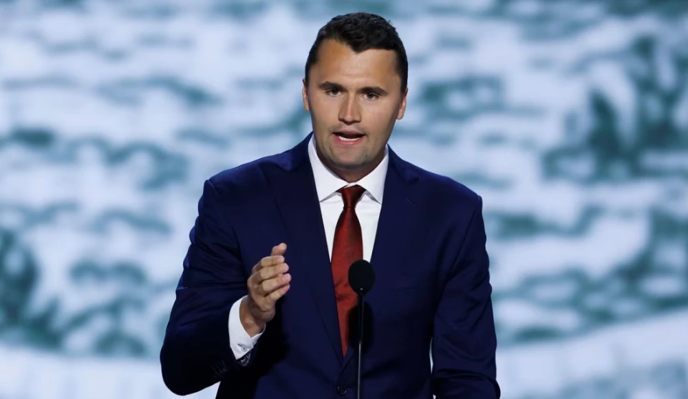 Disparan a Charlie Kirk en evento universitario