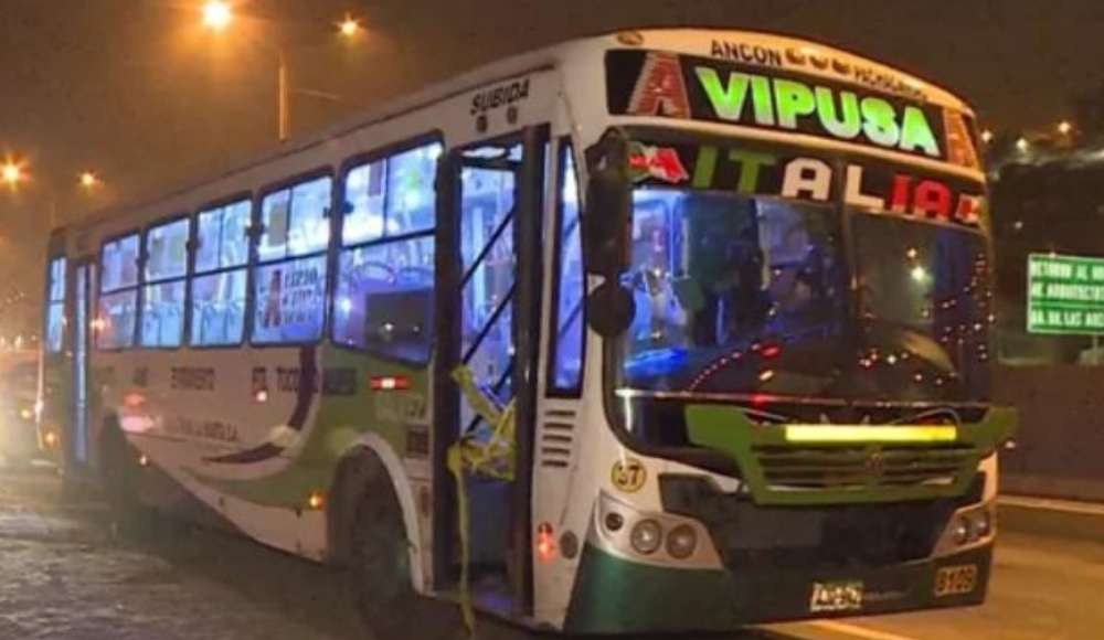 SJM: ataque a bus con pasajeros causa terror