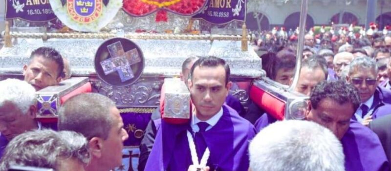 Presidente Jerí cargó anda del Señor de los Milagros
