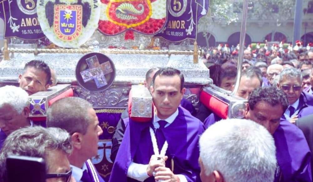 Presidente Jerí cargó anda del Señor de los Milagros