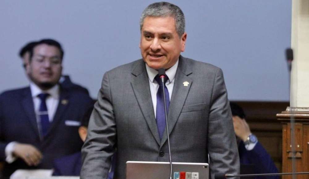 Congresista se disculpa por gasto con dinero público