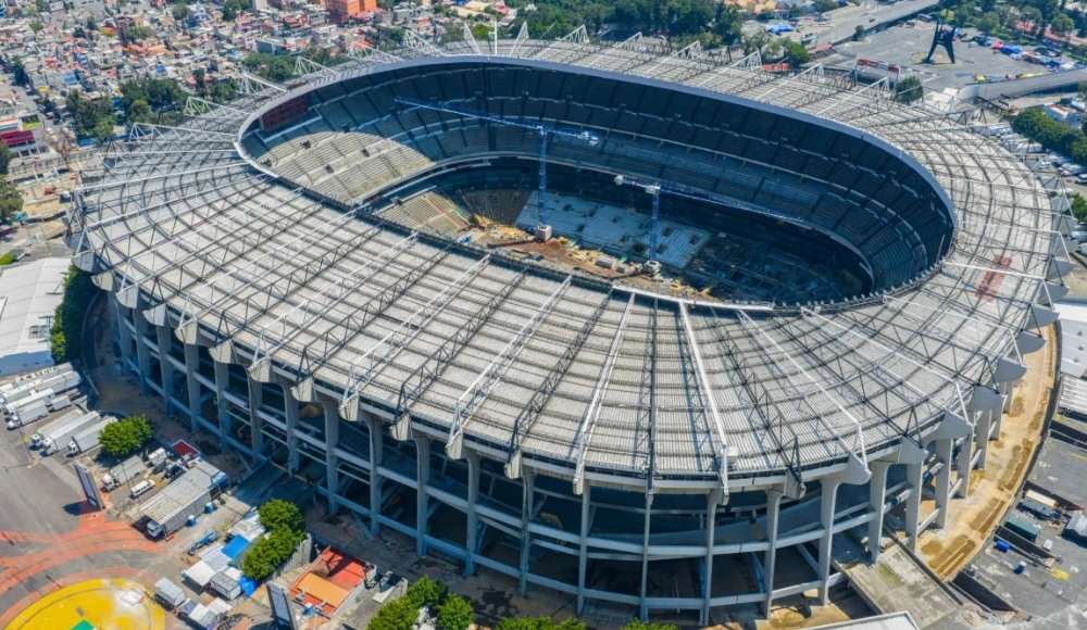 Dueños de palcos del Azteca estallan en protesta