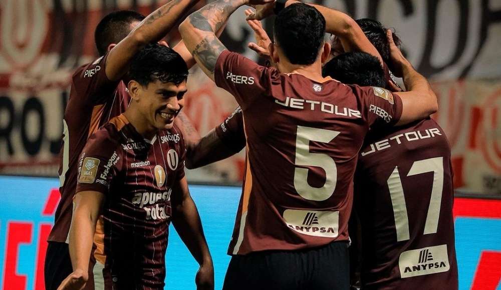 “Universitario gana 2-0 y sigue líder del Clausura”